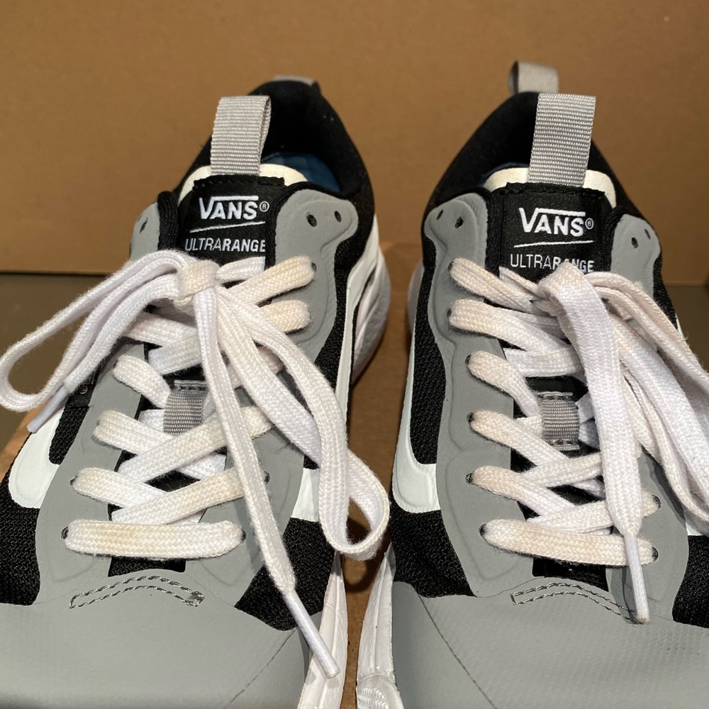 Vans ultrarange grey/black/white                    7.5 men’s, 9.0 women’s